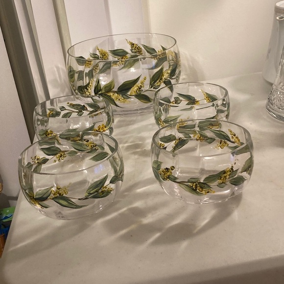 Vtg Hand Painted Large Glass Bowl with 4 matching serving bowls artist signed - Picture 4 of 9